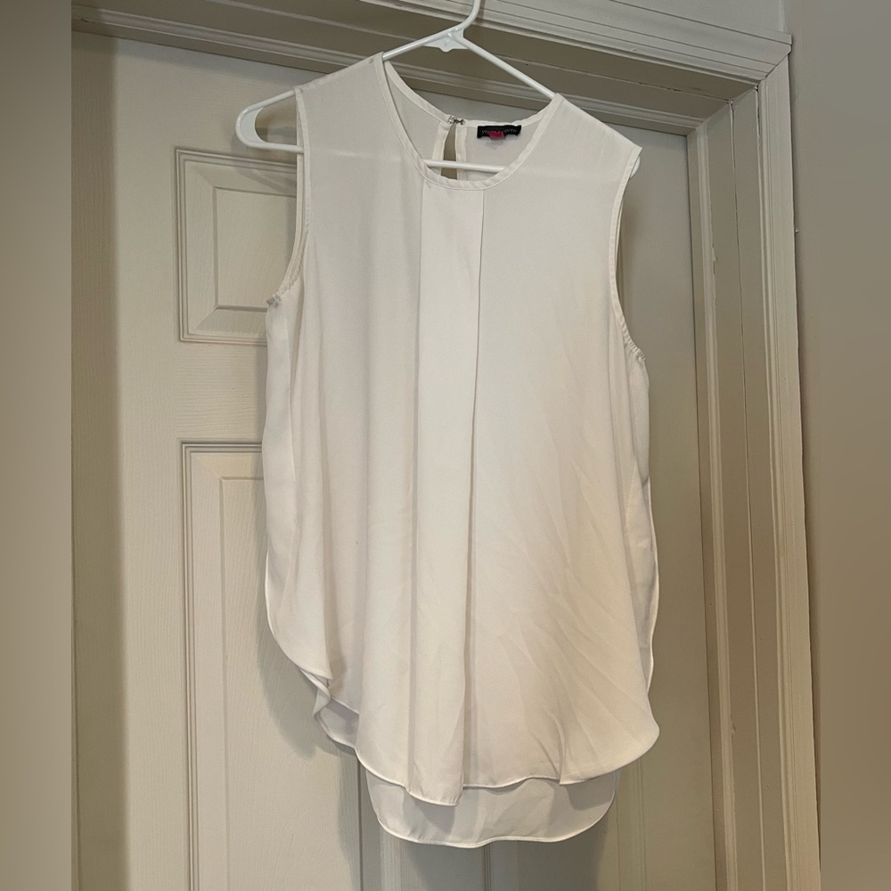 Vince Camuto white flowy chiffon sleeveless top - Medium